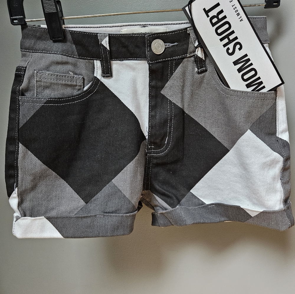 Almost Famous Mom Short size 1